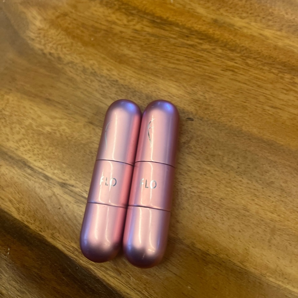 Pink flo travel perfume atomizers... Washed out with rubbing alcohol to clean - Picture 2 of 7